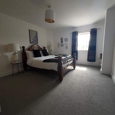 2 Bedroom Near Ocean Village Marina Port Apartment Саутхамптън Екстериор снимка