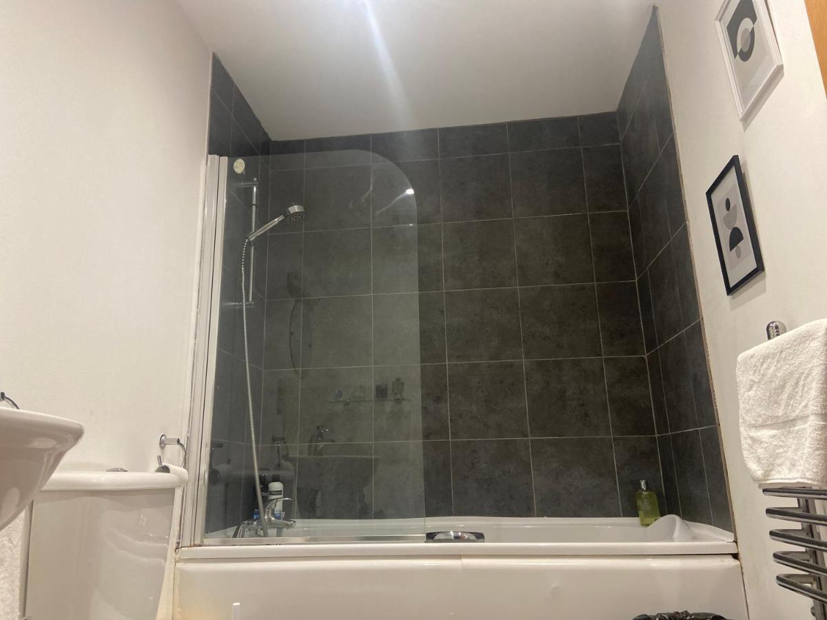 2 Bedroom Near Ocean Village Marina Port Apartment Саутхамптън Екстериор снимка