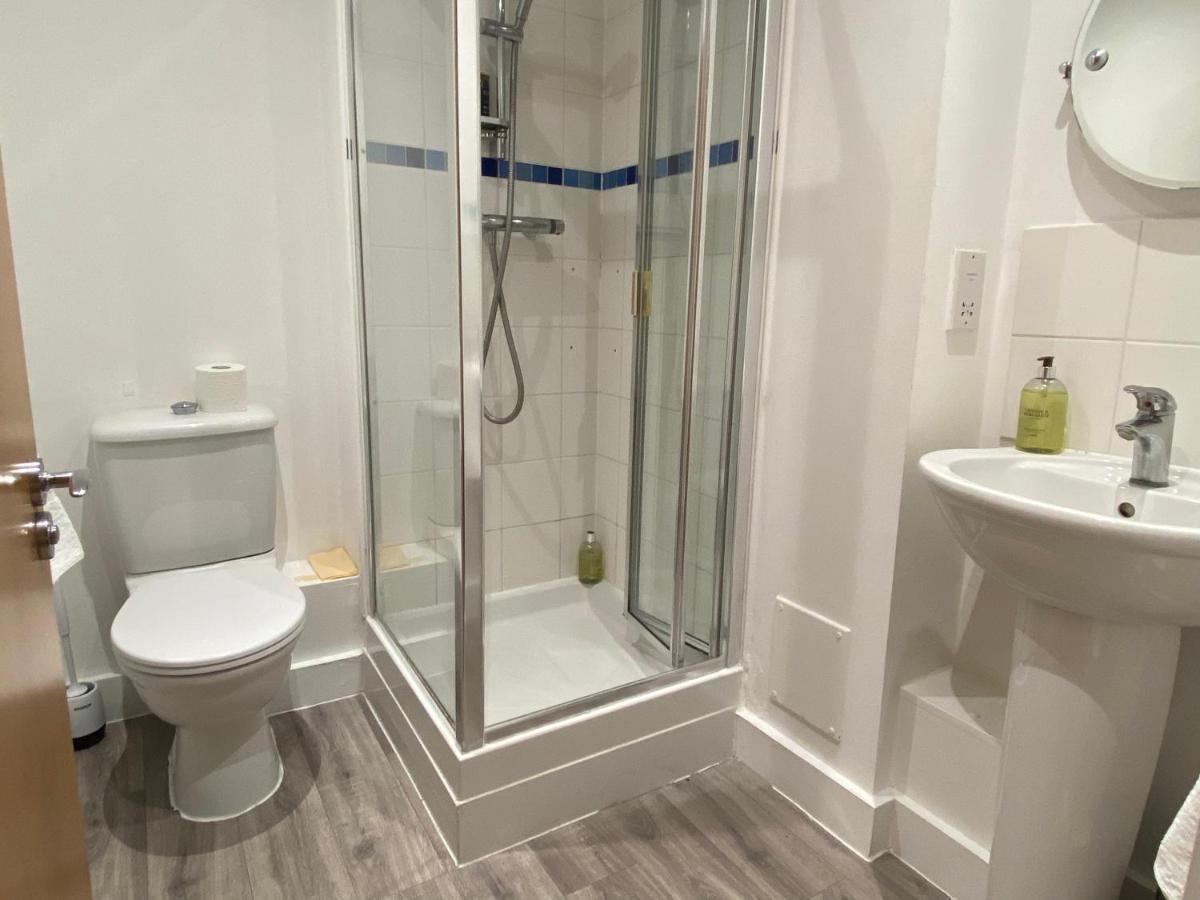 2 Bedroom Near Ocean Village Marina Port Apartment Саутхамптън Екстериор снимка