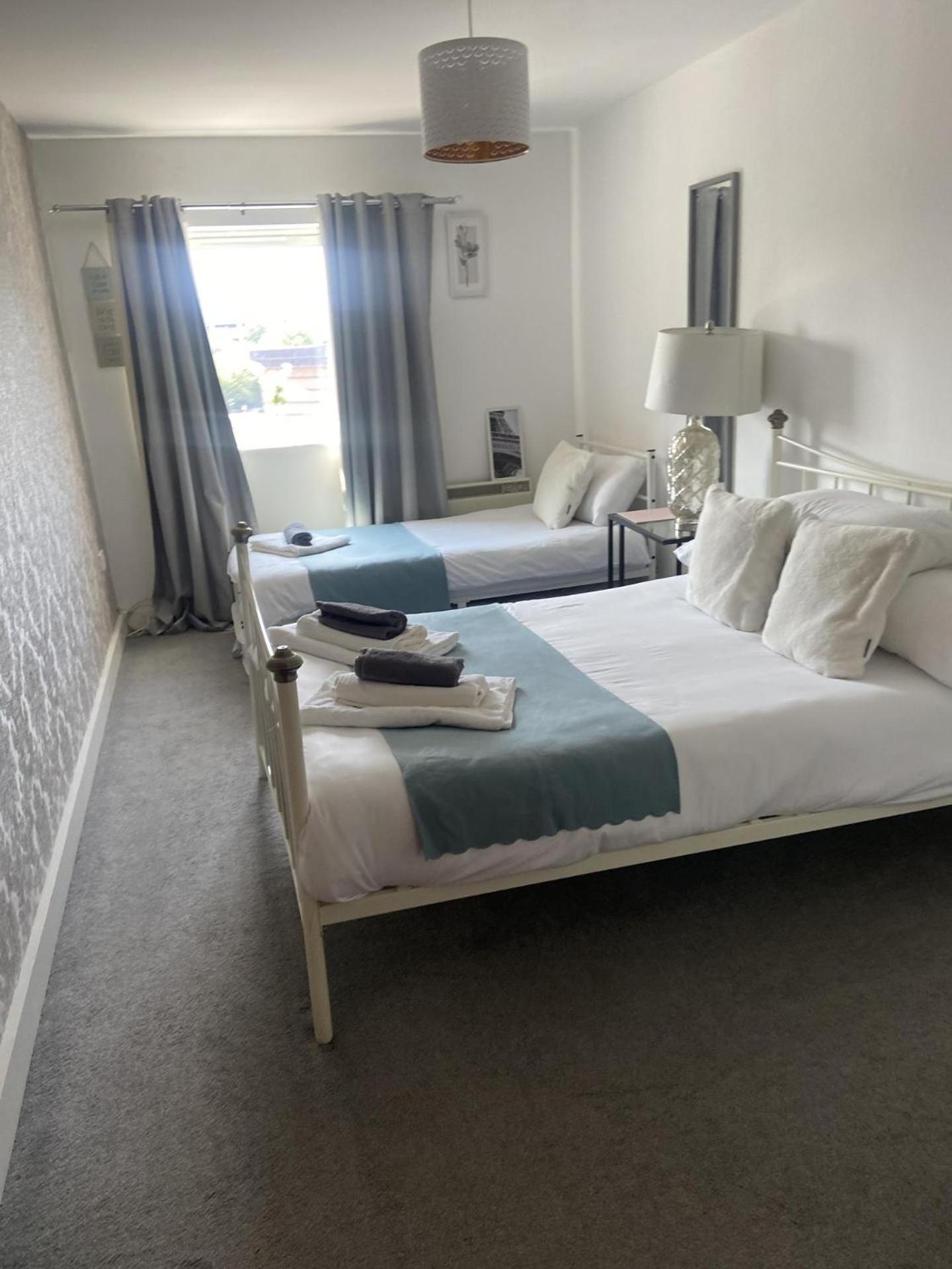 2 Bedroom Near Ocean Village Marina Port Apartment Саутхамптън Екстериор снимка