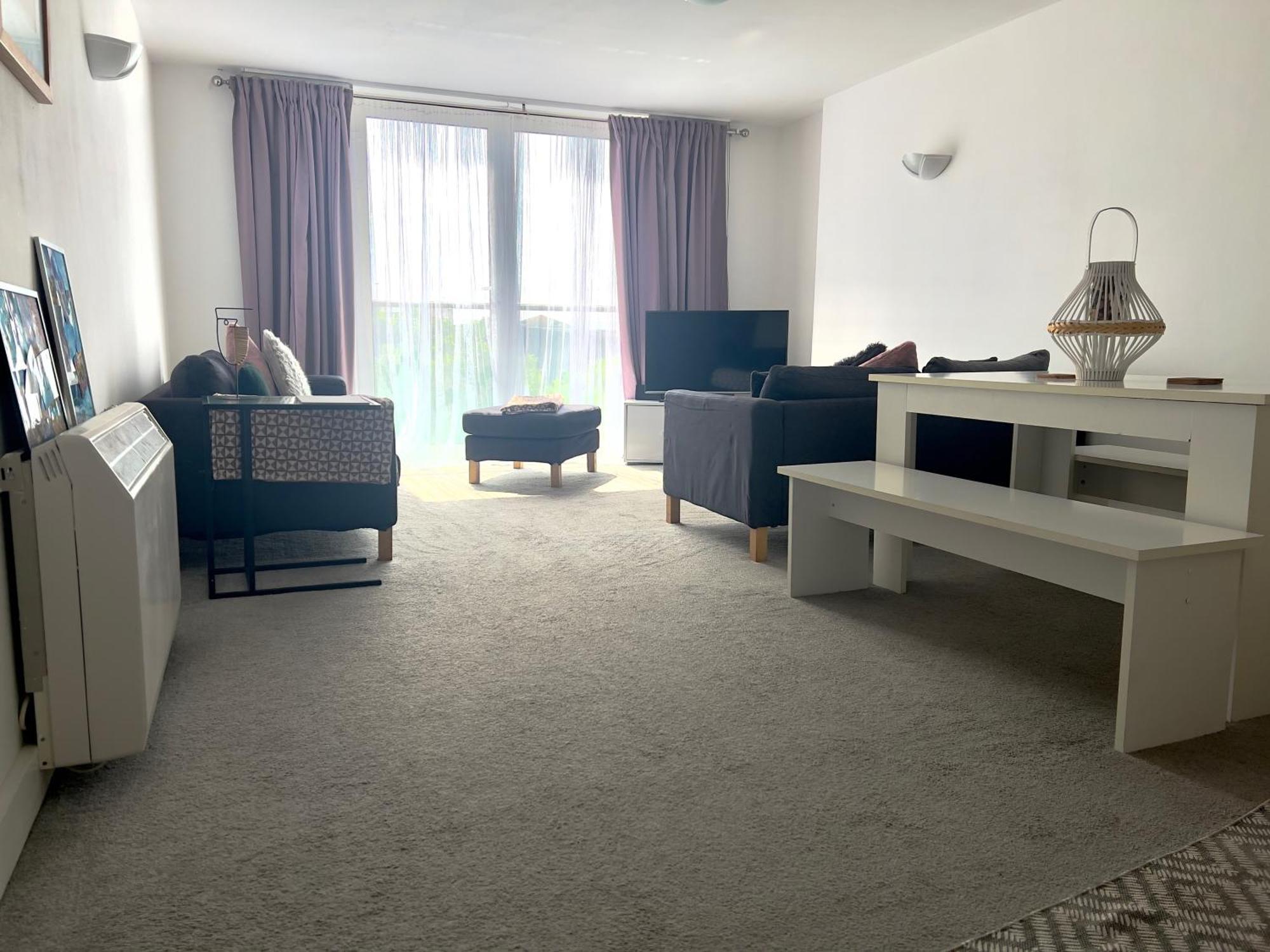 2 Bedroom Near Ocean Village Marina Port Apartment Саутхамптън Екстериор снимка